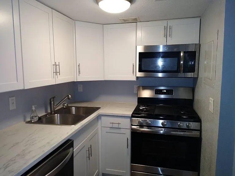 120 Blue Pointe Way #110 — Photo 9