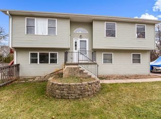 1416 Woodland Pkwy, Spring Grove, IL