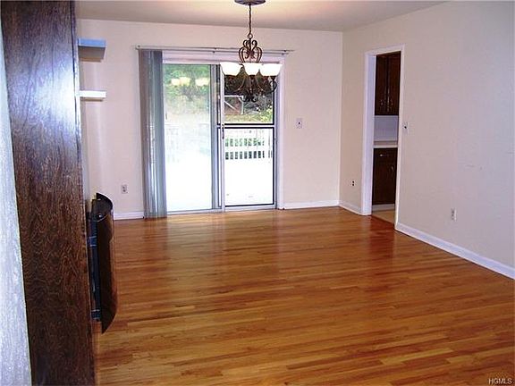 4th image of 23 Yankee Maid Ln