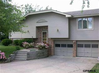 11328 S Leavenworth Cir, Omaha, NE 68154