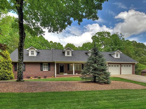 2nd image of 135 Westwoods Dr