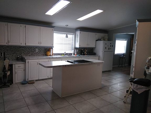 4th image of 410 Klickety Klak Ln