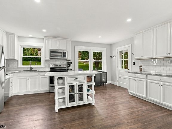 5th image of 57 Lakeview Ave
