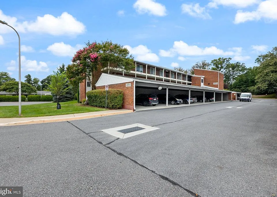 15400 Bassett Ln #46