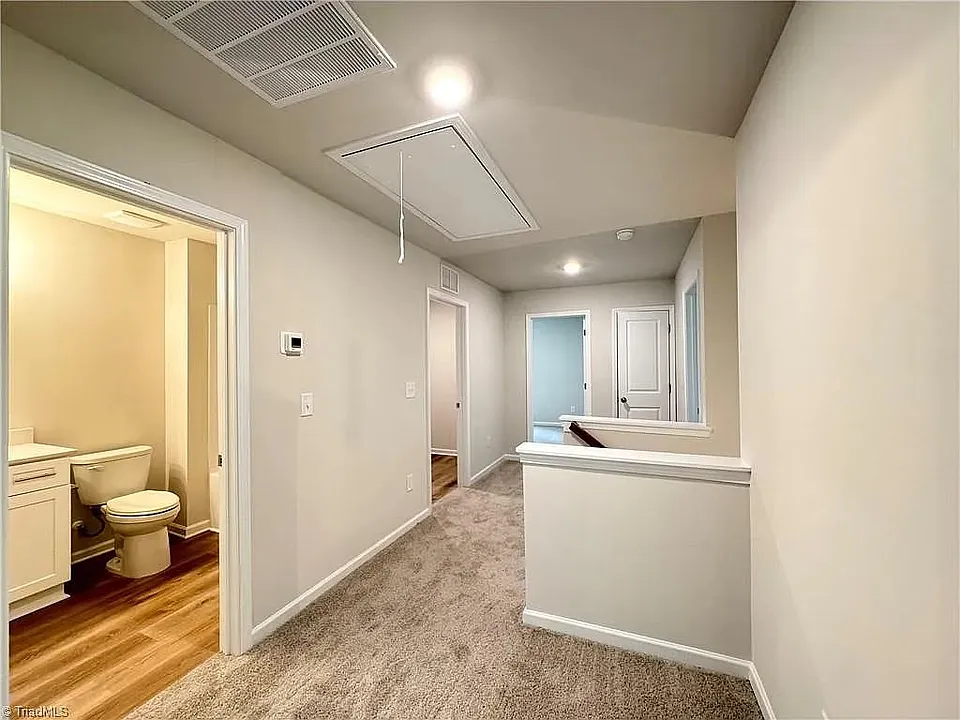1086 W Bank St #201-202-204