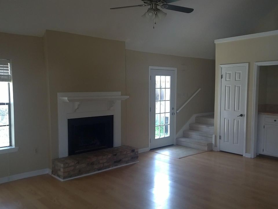 2nd image of 2033 Shire Ln