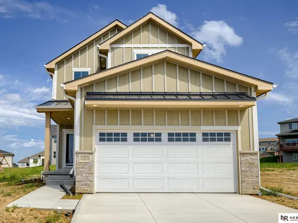 11213 Portage Dr, Papillion, NE 68046