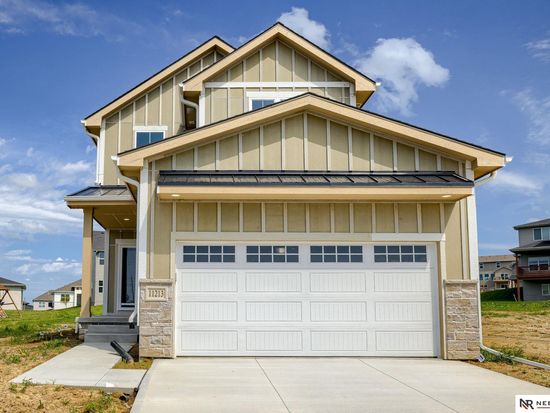 11213 Portage Dr, Papillion, NE 68046