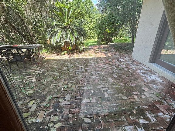3rd image of 1827 Stanford Rd