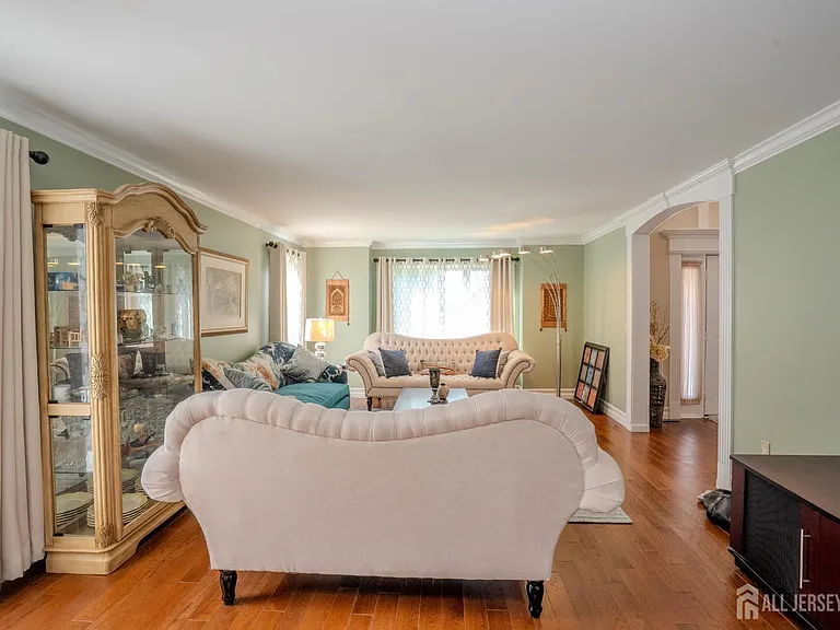 61 Amherst Way — Photo 12