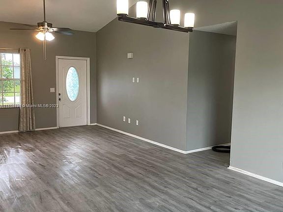 4th image of 2525 SE Richmond St