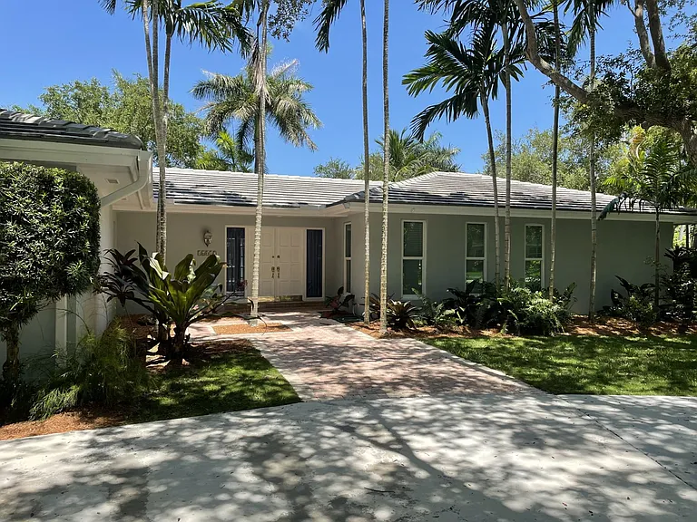 16037 SW 74th Pl — Photo 1