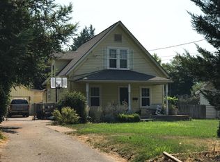 825 NE 10th St, Grants Pass, OR 97526