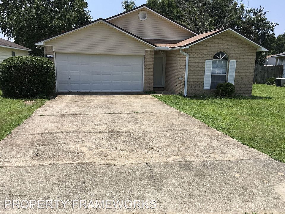 1st image of 439 Oak Leaf Ct