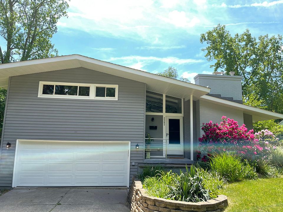MidCentury Modern MCM just 5 minutes to Gaslight, Schools and Lake. 
2302 El Dorado - EGR SCHOOLS