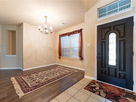 4th image of 2407 Silver Spur Ln