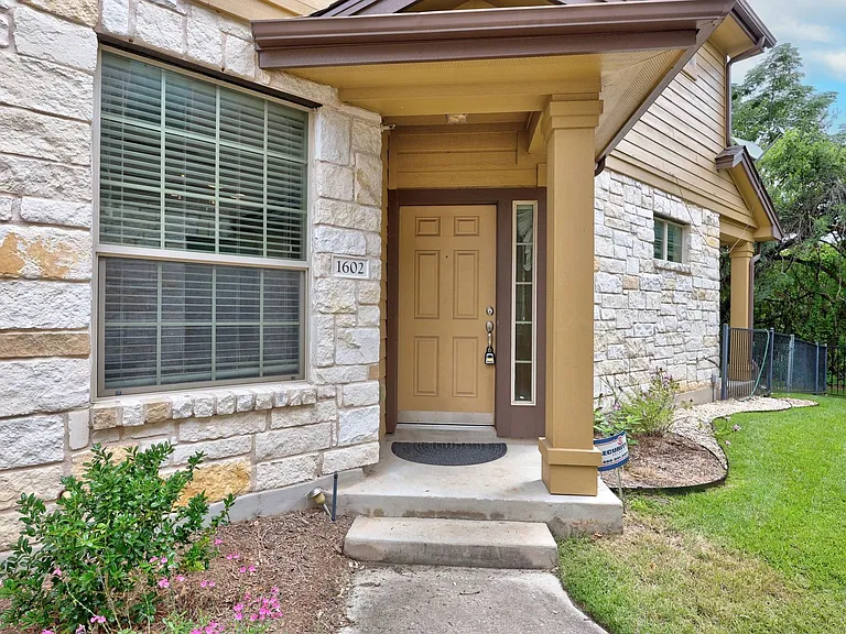 1310 W Parmer Ln #16A — Photo 25