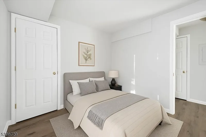 2 bed, 1.0 bath, $2,250 — Photo 2