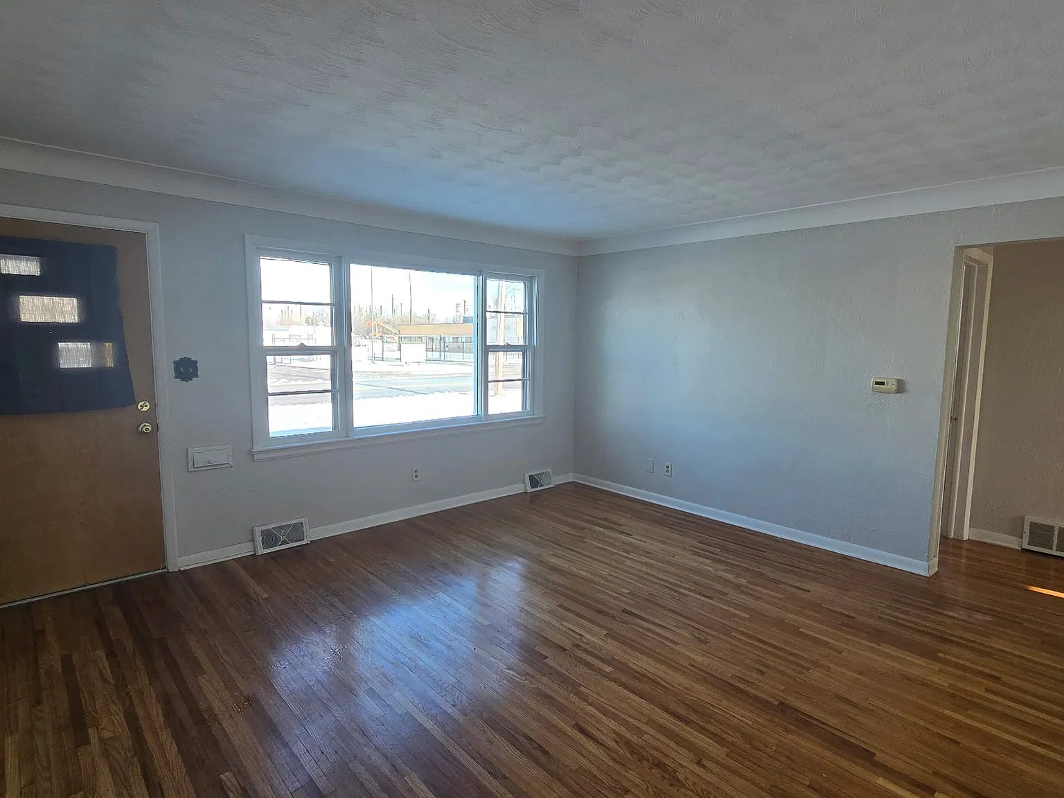 2 bed, 1000 sqft, $1,275 — Photo 3