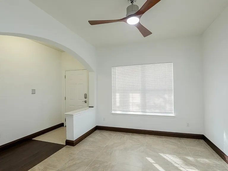 11810 Navasota St — Photo 4