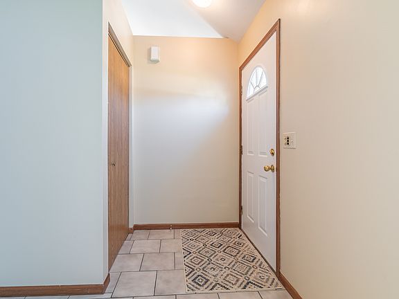 3rd image of 1007 Sunset Cir