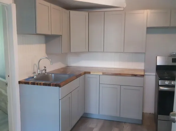 660 4th Ave #2, Troy, NY 12182