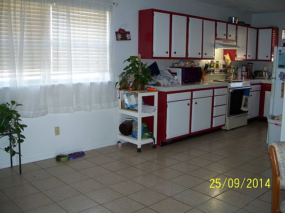 Dining Area to Kitchen