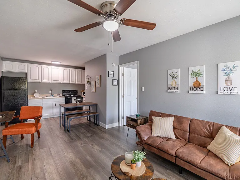 Ashton Place Apartments — Photo 6