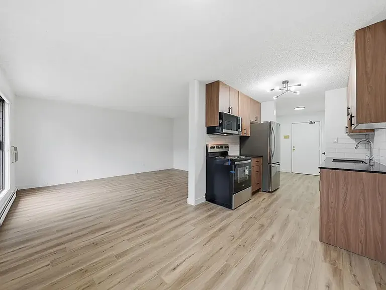 431 Wollaston Cres — Photo 20