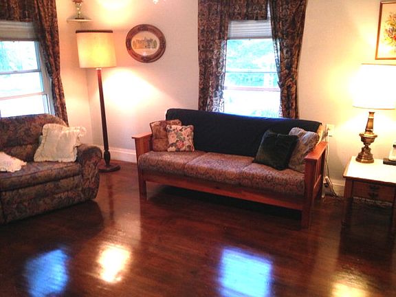 2nd image of 107 Long St