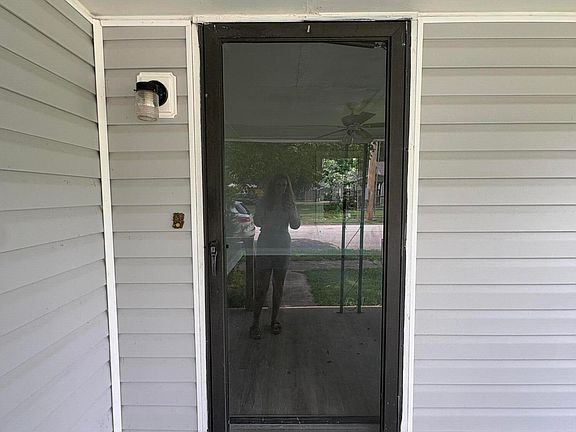 3rd image of 312 N Cedar Ave