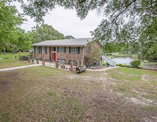 2nd image of 1501 Oak Leaf Cres