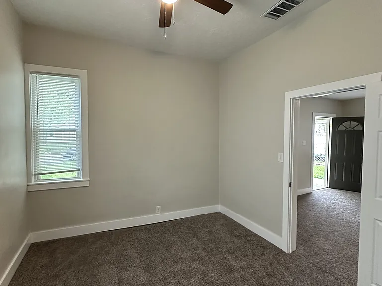 2903 S Elm St — Photo 7