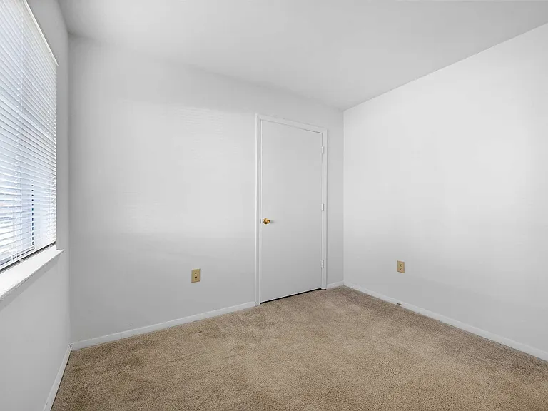 Foxridge Apartment Homes — Photo 208