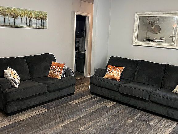3rd image of 859 Black Oak Cir
