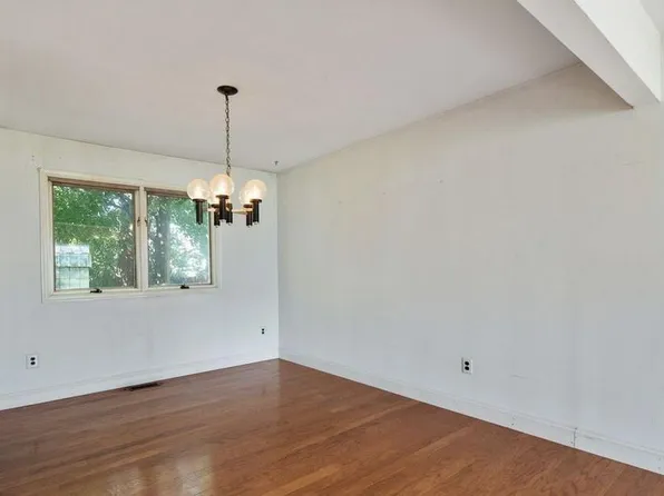 125 Meadow Ln, Marlton, NJ 08053