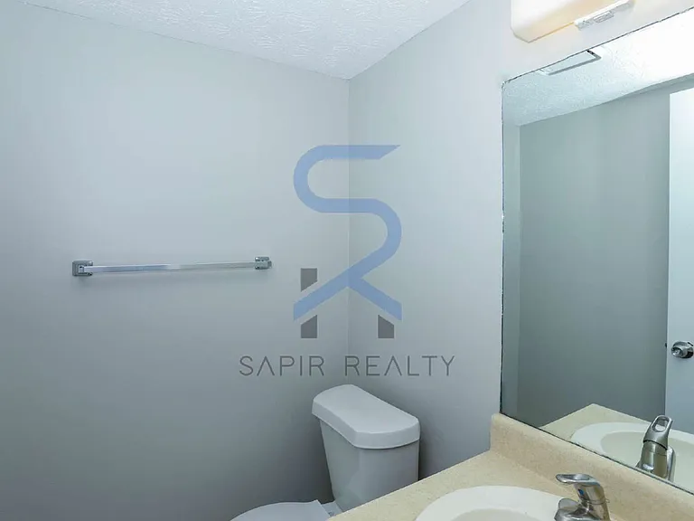 320 Sprucewood Ct — Photo 10
