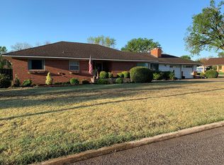 221 W 6th St, Watonga, OK 73772