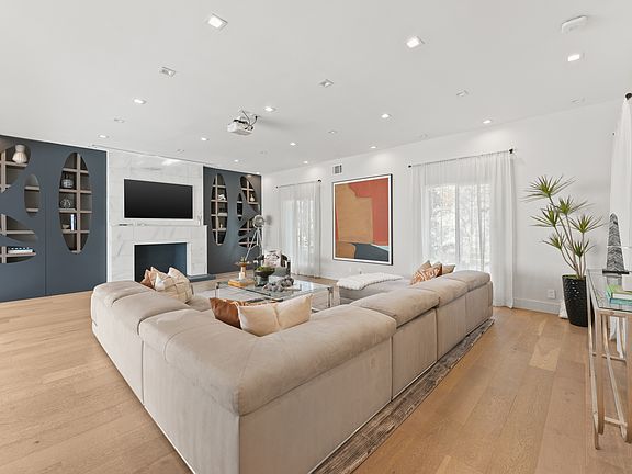 3rd image of 1173 Rodeo Dr