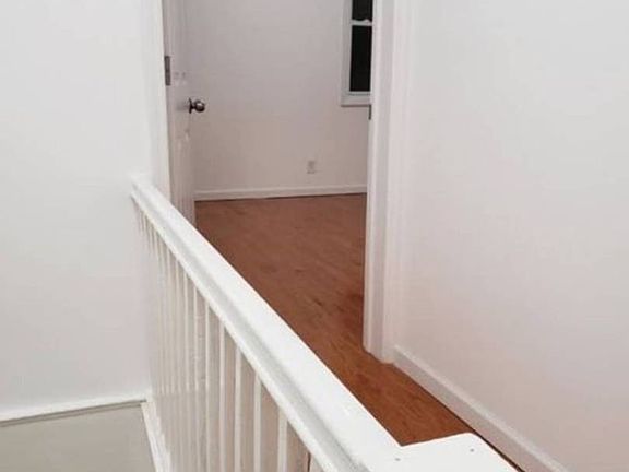 5th image of 2081 Cedar Ave