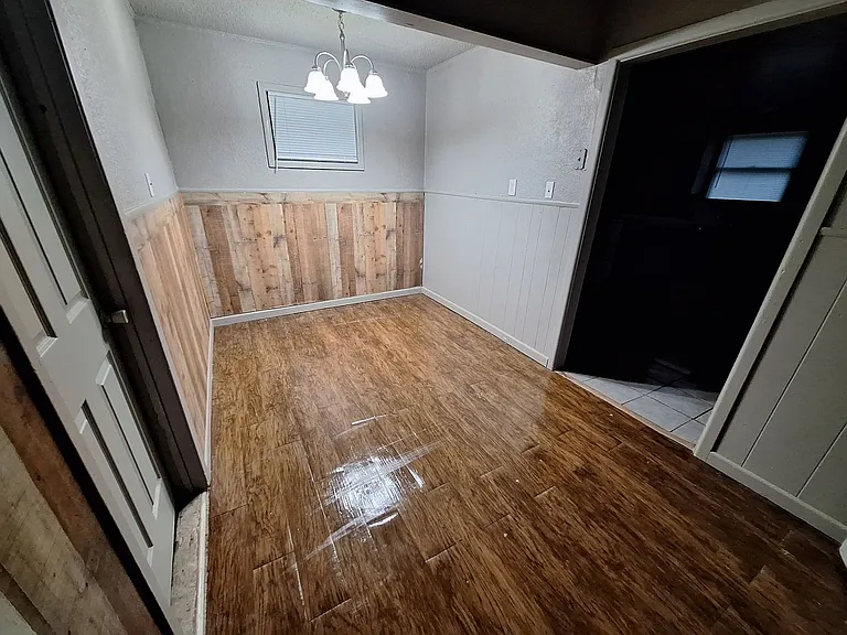 725 Shelton St — Photo 4