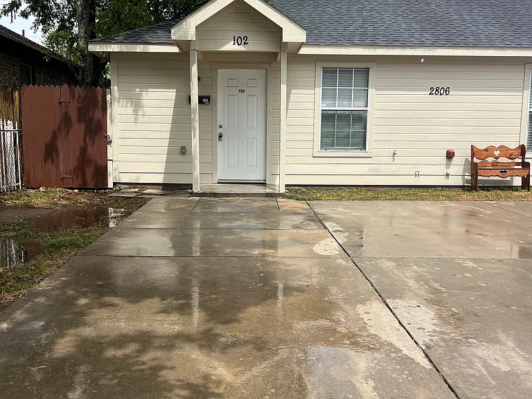 2806 Runnels St #102 — Photo 7