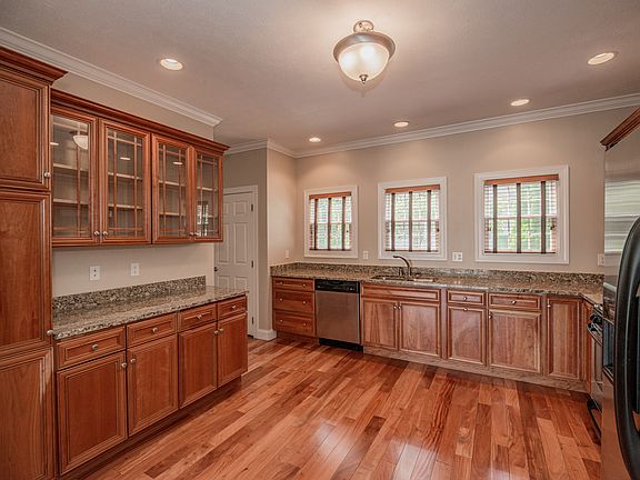 3rd image of 26 Waterside Dr