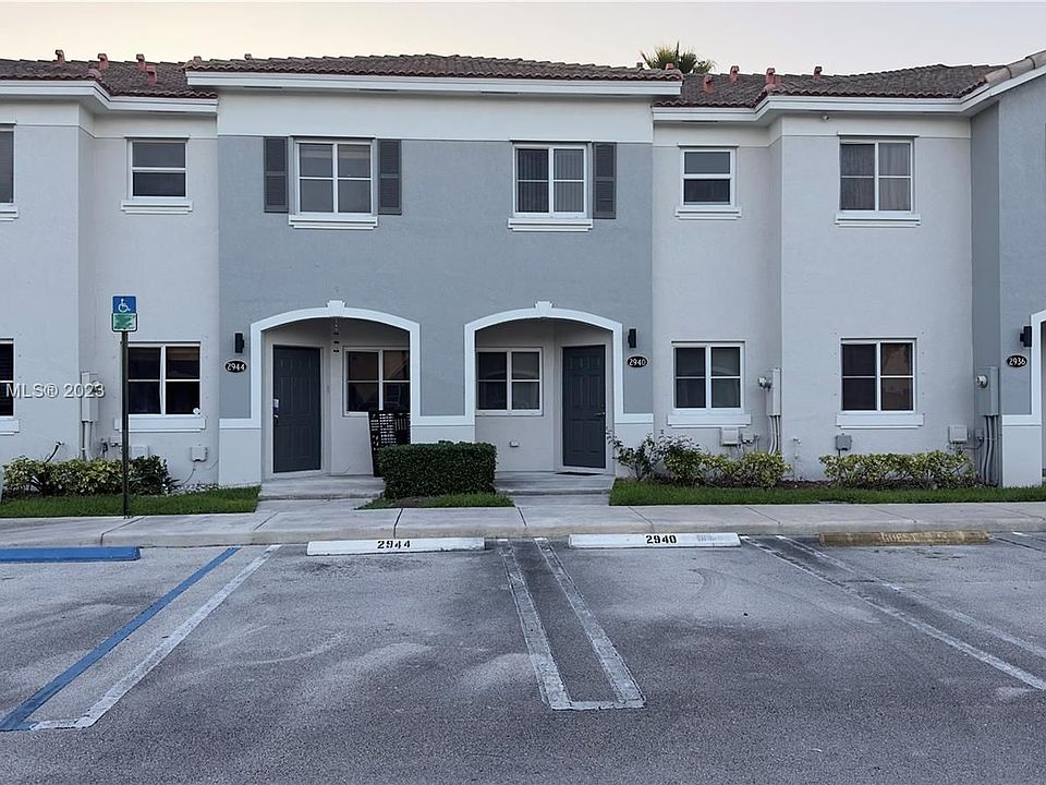 1st image of 2944 SE 15th Ave #0