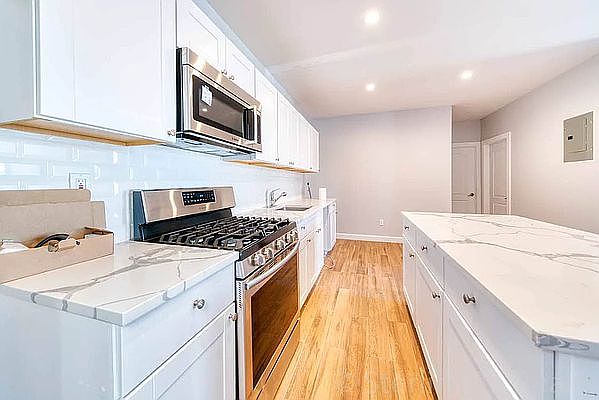 1st image of 2401 31st St #6A