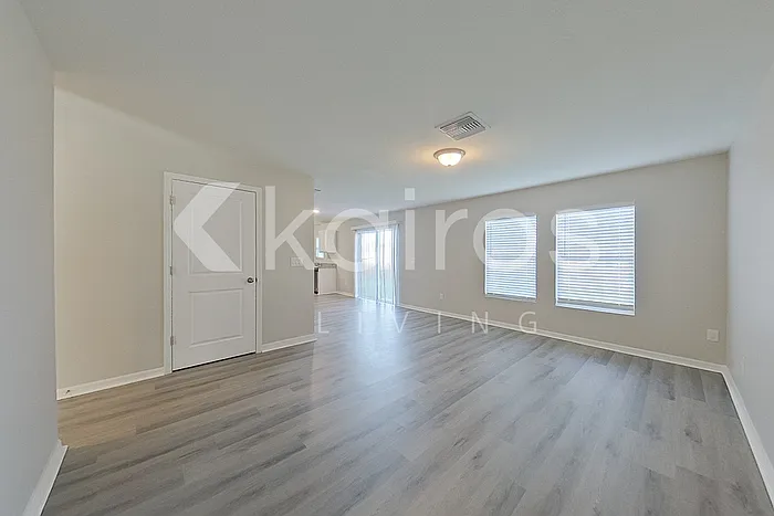 4 bed, 2.5 bath, 2054 sqft, $2,245 — Photo 4