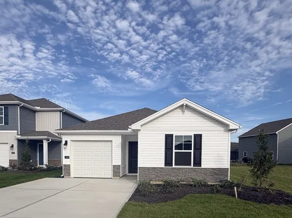 1138 Theatre Dr, Wilmington, OH 45177