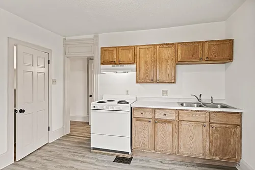 318 1/2 Pine St Photo 1