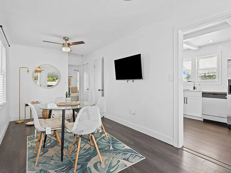 29 1/2 Ocean Breeze St — Photo 3