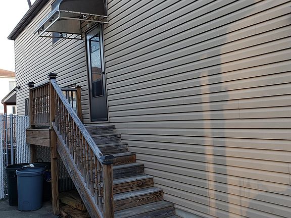 5th image of 693 Ramona Ave